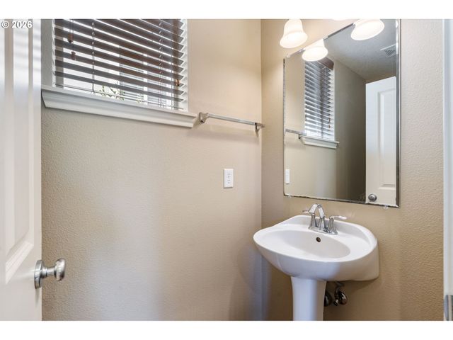 16845 Nw Vetter Drive, Portland, OR 97229