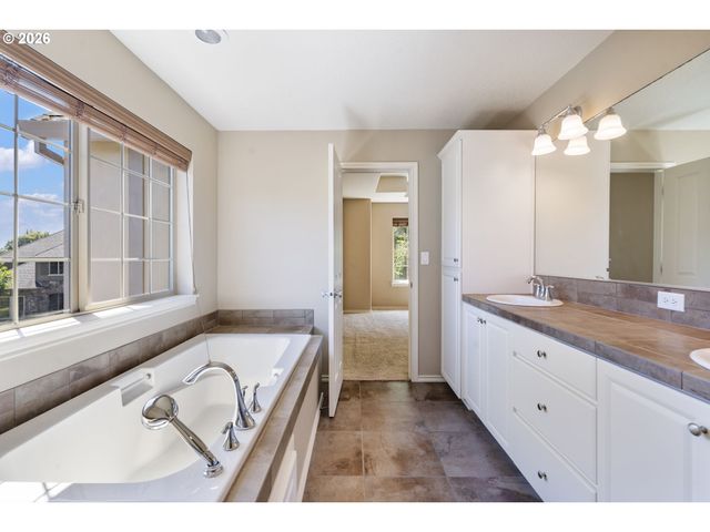 16845 Nw Vetter Drive, Portland, OR 97229