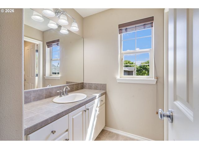 16845 Nw Vetter Drive, Portland, OR 97229