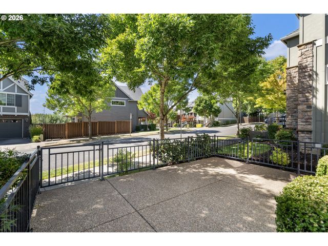 16845 Nw Vetter Drive, Portland, OR 97229