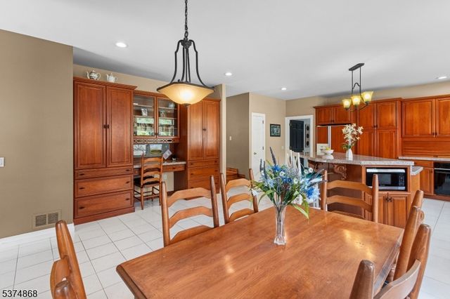 334 W Valley Brook Rd, Washington Twp., NJ 07830