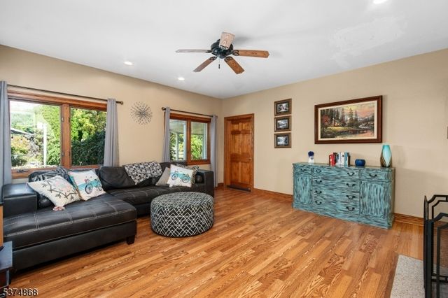 334 W Valley Brook Rd, Washington Twp., NJ 07830