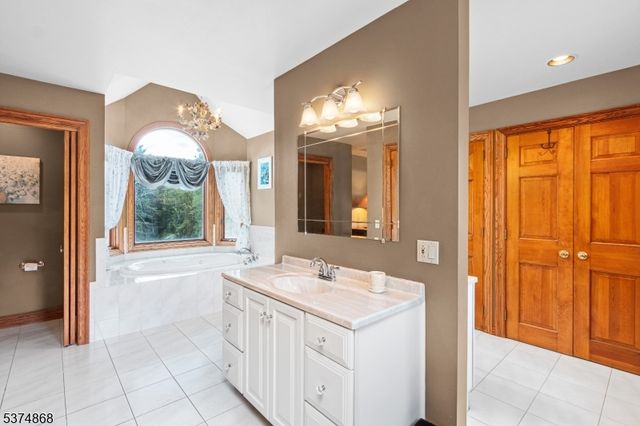 334 W Valley Brook Rd, Washington Twp., NJ 07830