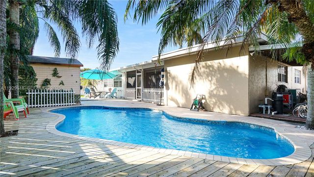 9730 Johnson St, Pembroke Pines, FL 33024