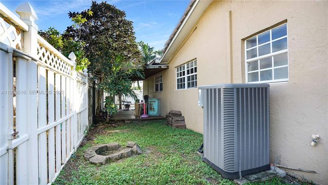 9730 Johnson St, Pembroke Pines, FL 33024