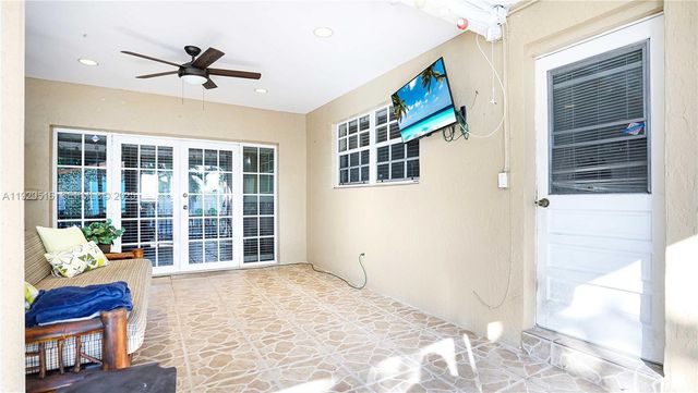 9730 Johnson St, Pembroke Pines, FL 33024