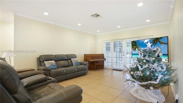 9730 Johnson St, Pembroke Pines, FL 33024