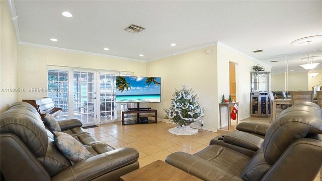 9730 Johnson St, Pembroke Pines, FL 33024