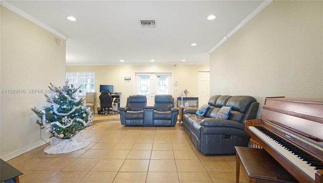 9730 Johnson St, Pembroke Pines, FL 33024