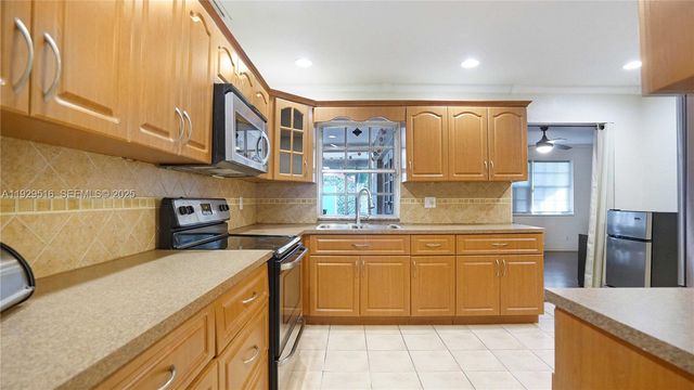 9730 Johnson St, Pembroke Pines, FL 33024