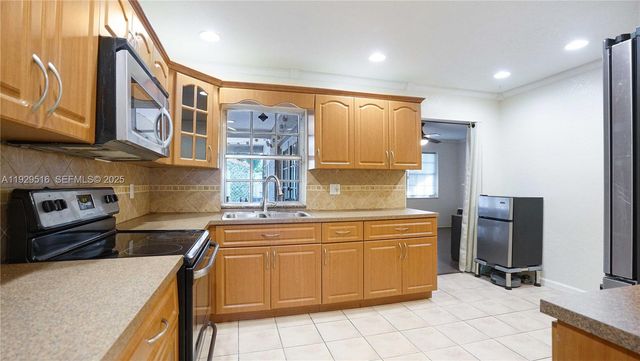 9730 Johnson St, Pembroke Pines, FL 33024