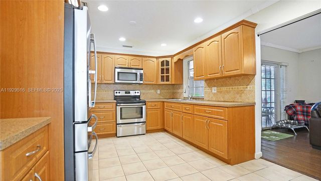 9730 Johnson St, Pembroke Pines, FL 33024