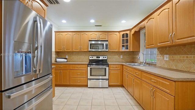 9730 Johnson St, Pembroke Pines, FL 33024