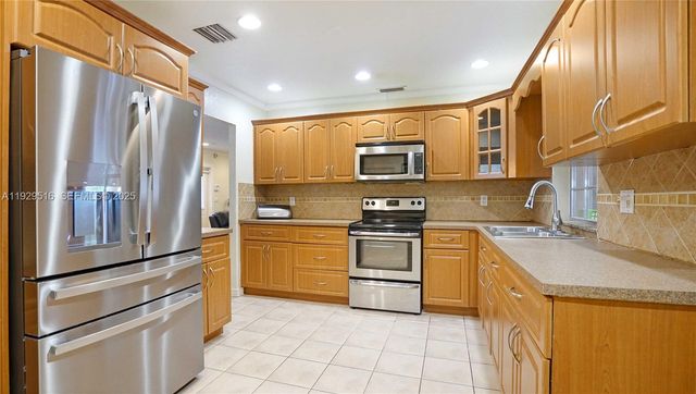 9730 Johnson St, Pembroke Pines, FL 33024