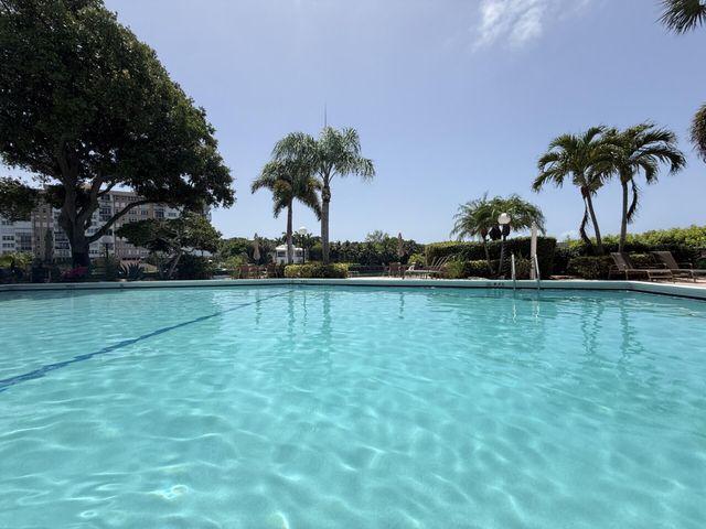 3180 NE 48TH Court 406, Lighthouse Point, FL 33064