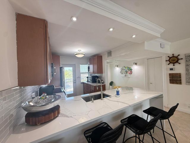3180 NE 48TH Court 406, Lighthouse Point, FL 33064
