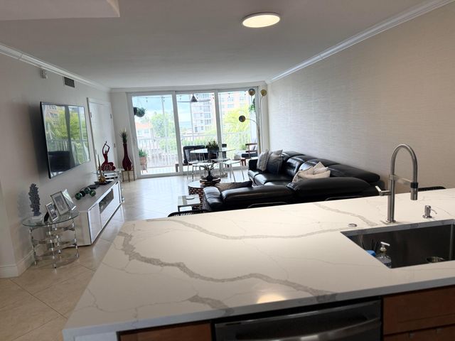 3180 NE 48TH Court 406, Lighthouse Point, FL 33064