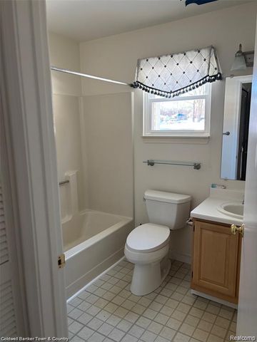 2225 S Huron Parkway 2, Ann Arbor, MI 48104