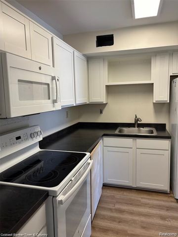 2225 S Huron Parkway 2, Ann Arbor, MI 48104