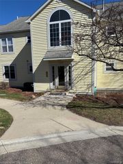 2225 S Huron Parkway 2, Ann Arbor, MI 48104