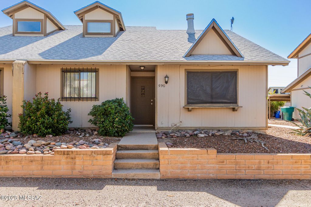 Image 1 of property listing at 590 W Redondo Drive, Tucson, AZ 85705
