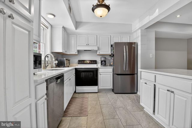 7716 TIVERTON DR, Springfield, VA 22152