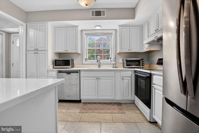 7716 TIVERTON DR, Springfield, VA 22152