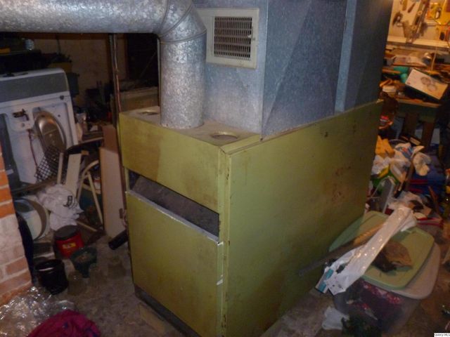 390 W 4th Street, Dallas City, IL 62330