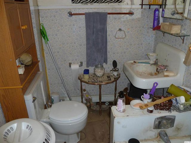 390 W 4th Street, Dallas City, IL 62330