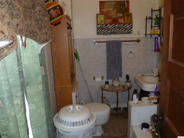 390 W 4th Street, Dallas City, IL 62330