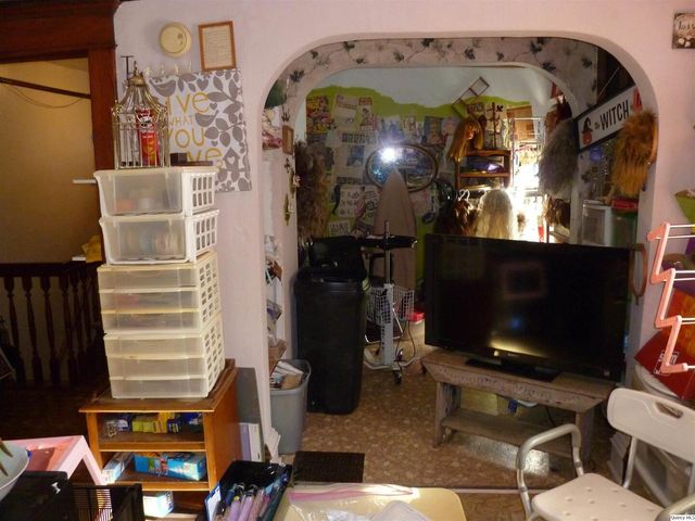 390 W 4th Street, Dallas City, IL 62330