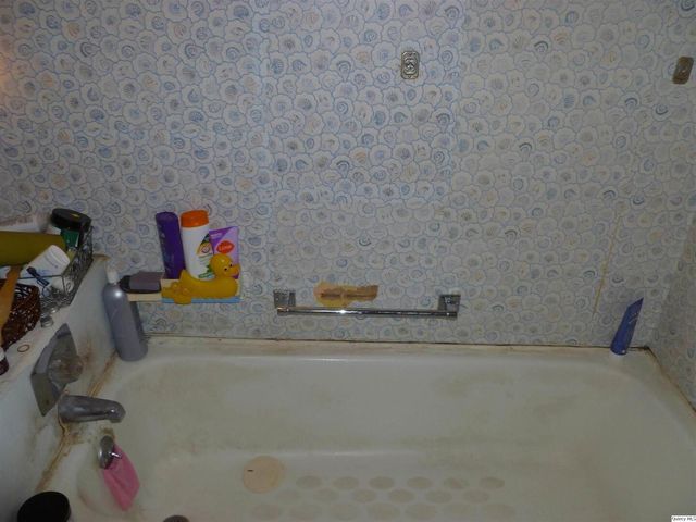 390 W 4th Street, Dallas City, IL 62330