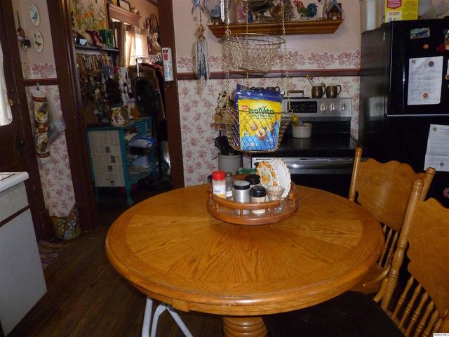 390 W 4th Street, Dallas City, IL 62330