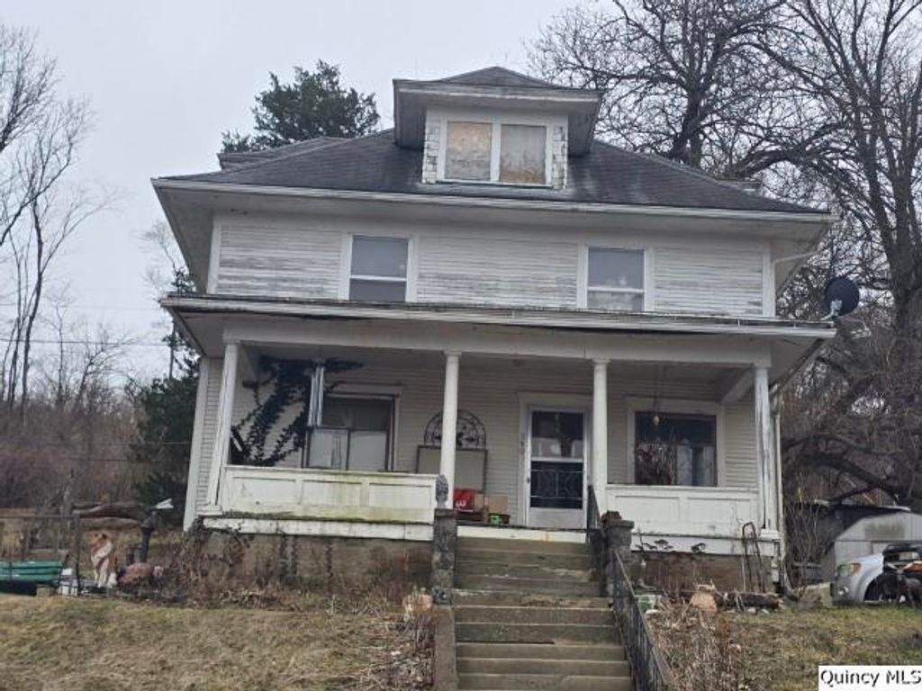 390 W 4th Street, Dallas City, IL 62330