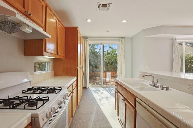 2902 Campbell Ln, Tracy, CA 95377