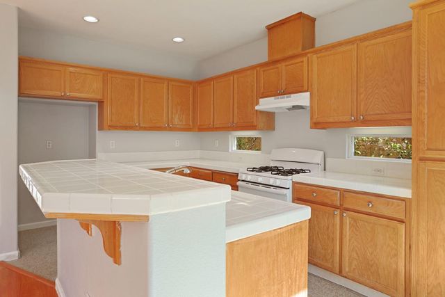 2902 Campbell Ln, Tracy, CA 95377