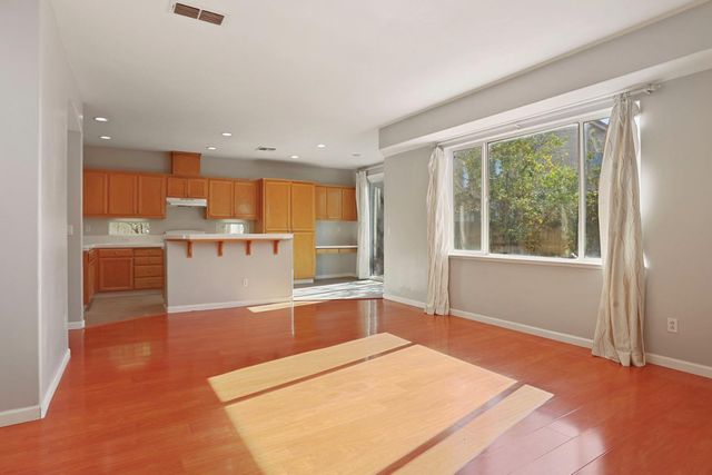 2902 Campbell Ln, Tracy, CA 95377