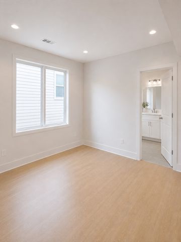 53 Burrell 3, Bolton, MA 02119