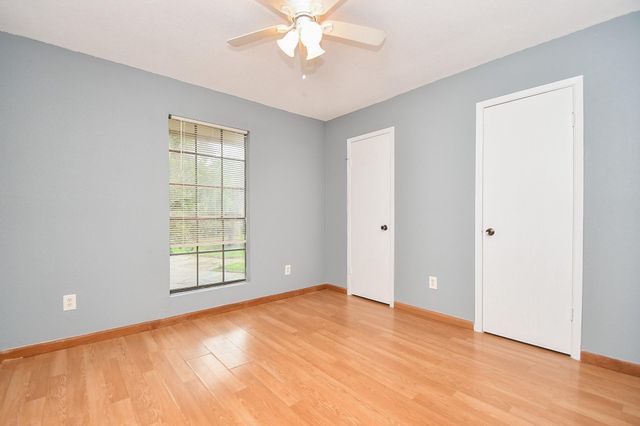 8323 Wilcrest Drive 17008, Houston, TX 77072