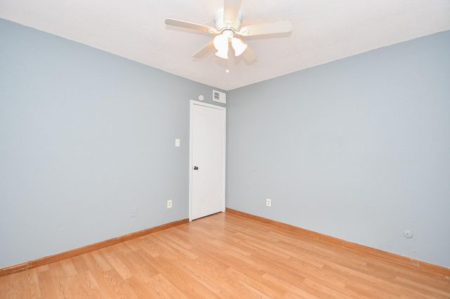 8323 Wilcrest Drive 17008, Houston, TX 77072