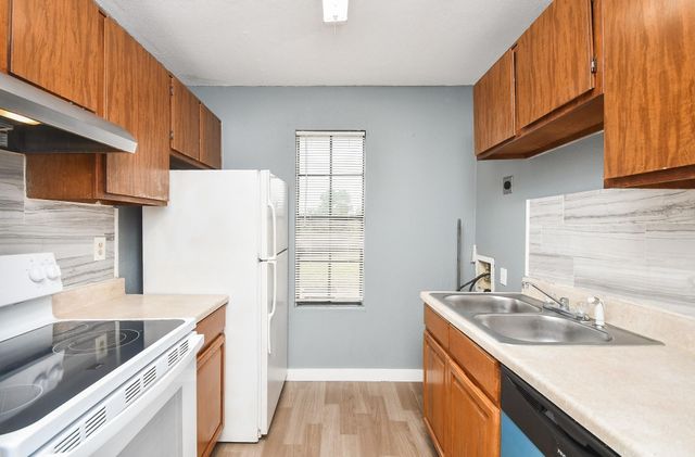 8323 Wilcrest Drive 17008, Houston, TX 77072