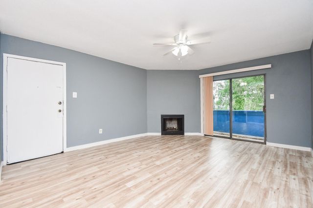8323 Wilcrest Drive 17008, Houston, TX 77072