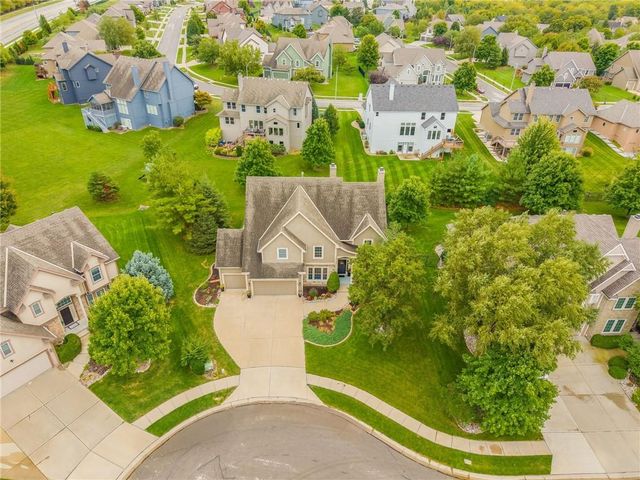 9623 N Crescent Court, Kansas City, MO 64157