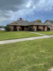 3738 Redlands Dr, Baton Rouge, LA 70814