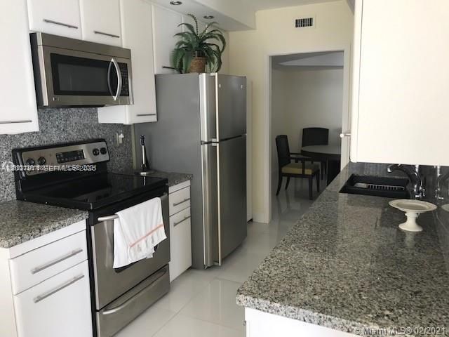 19707 Turnberry Way 23F, Aventura, FL 33180