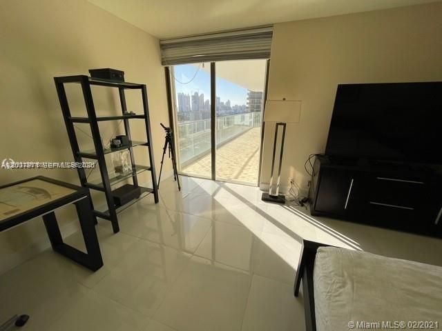 19707 Turnberry Way 23F, Aventura, FL 33180