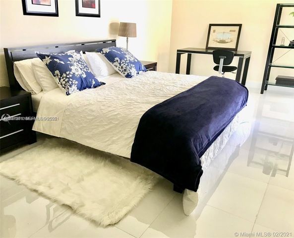19707 Turnberry Way 23F, Aventura, FL 33180