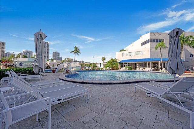 19707 Turnberry Way 23F, Aventura, FL 33180