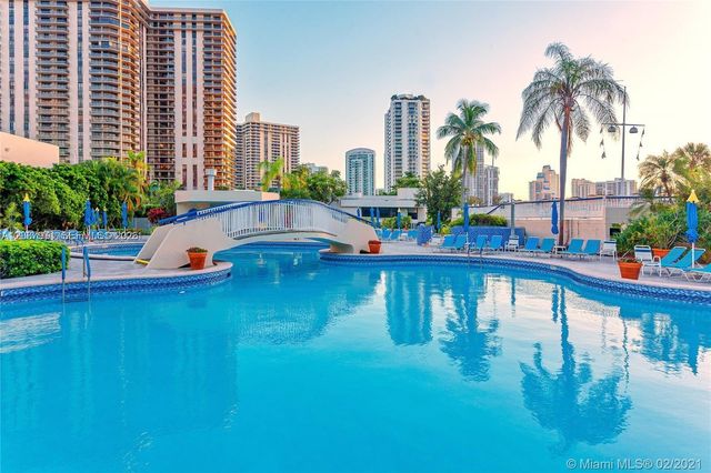 19707 Turnberry Way 23F, Aventura, FL 33180