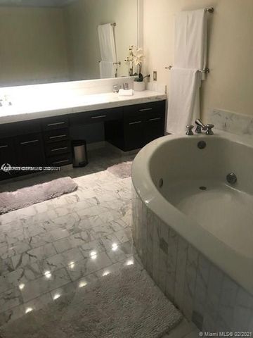 19707 Turnberry Way 23F, Aventura, FL 33180